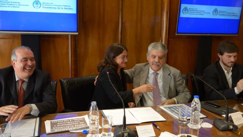 Lucía firmó importantes convenios con De Vido