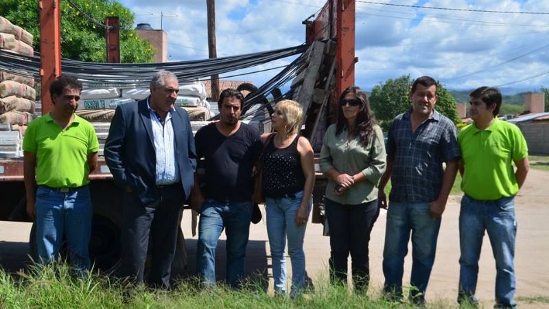 Cooperativa chacarera recibió materiales para culminar con diez módulos habitacionales