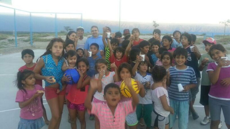 Jalil visitó a los niños de Villa Eumelia y entregó material deportivo