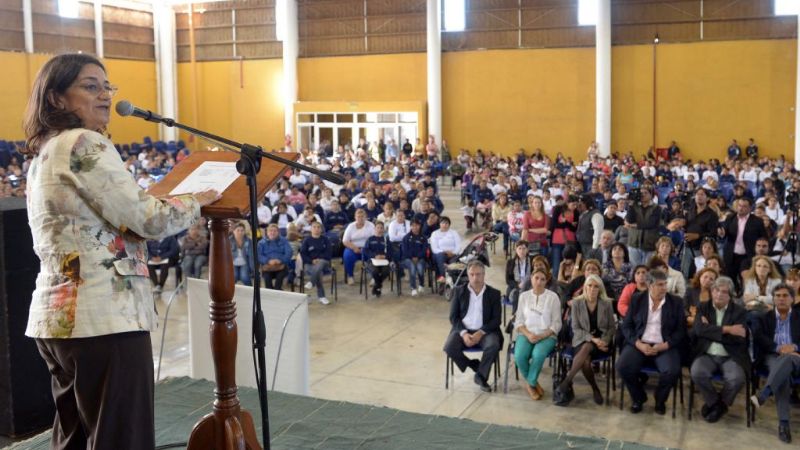 Lucía inauguró el ciclo lectivo 2014 de "Ellas Hacen"