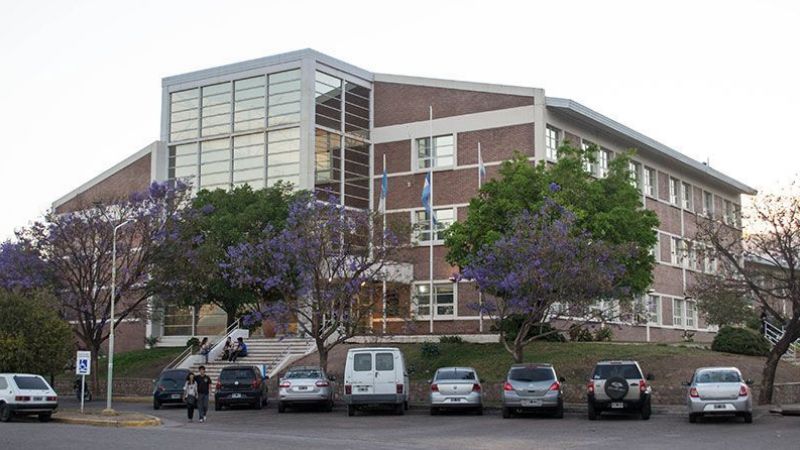 Malestar de padres y alumnos de Medicina en la UNLaR