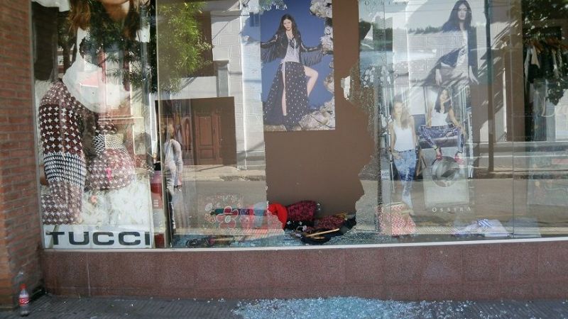 Así quedaron los comercios robados en pleno centro