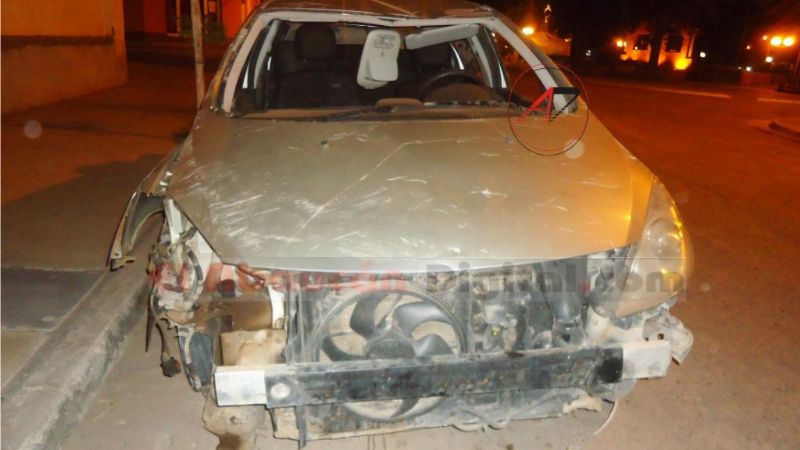 Auto quedó destrozado después de un accidente en la ruta 60