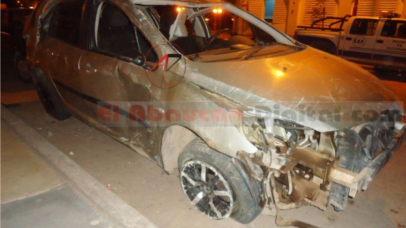 Auto quedó destrozado después de un accidente en la ruta 60