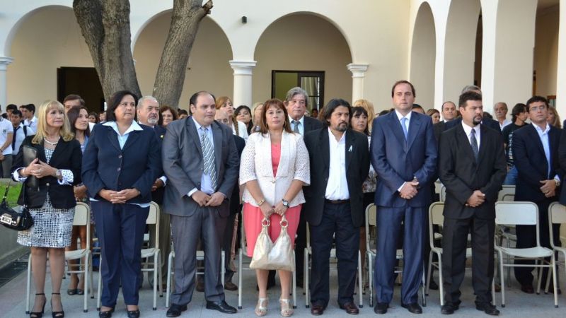 Hola, hola, uno, dos, probando, soy el vice