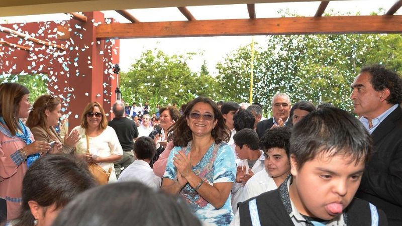 La Gobernadora inauguró una escuela especial en Londres