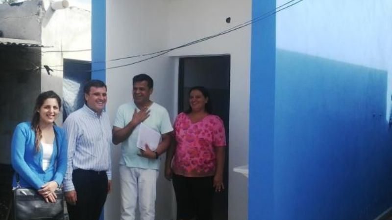 Vecinos del barrio Piloto cuentan con baños en condiciones