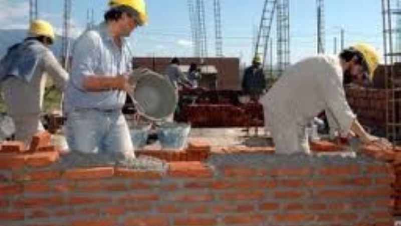 Obrero herido al caer al vacío