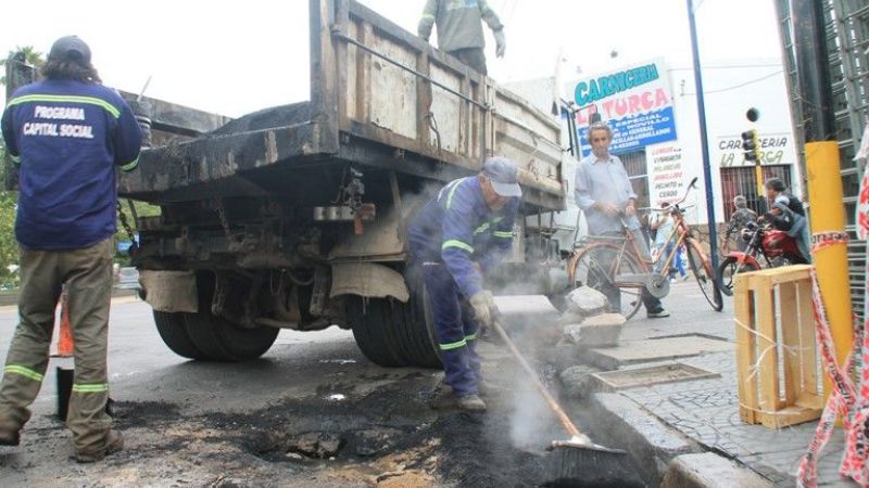 Se reanudan los trabajos de bacheo en calles