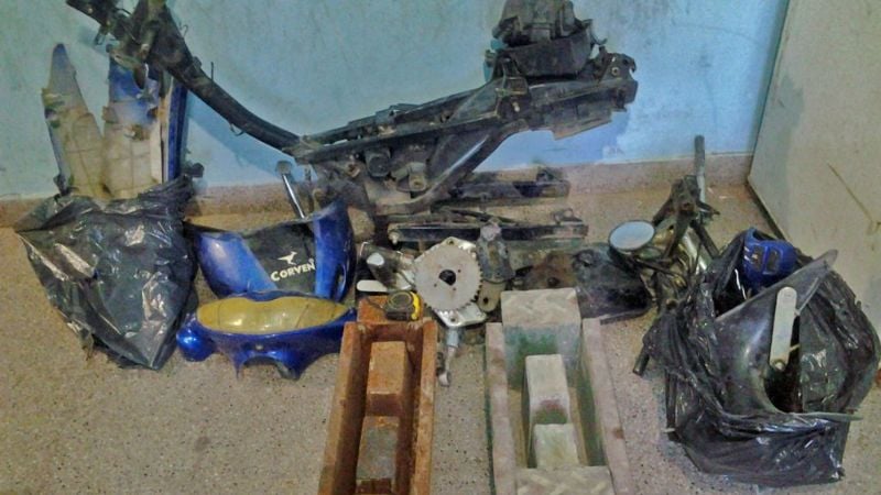 Sorprendieron a cinco jóvenes robando