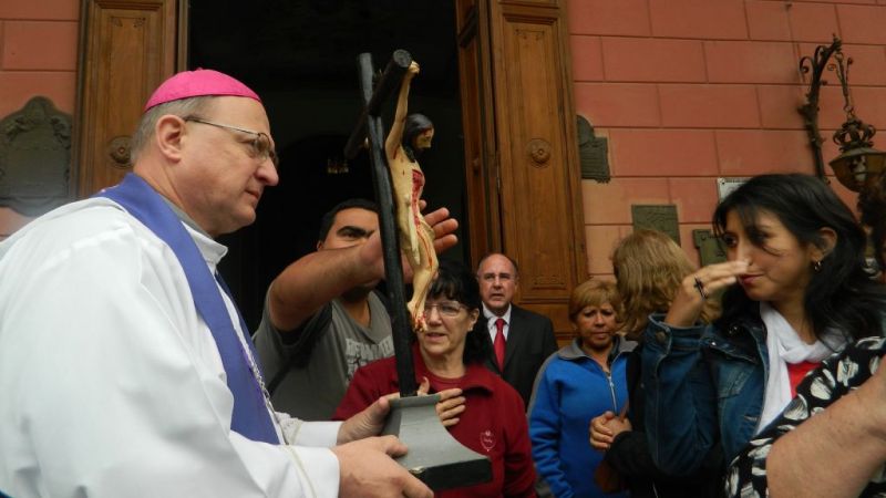 Solemne traslado de una imagen de Cristo de más 200 años donada a la Catedral