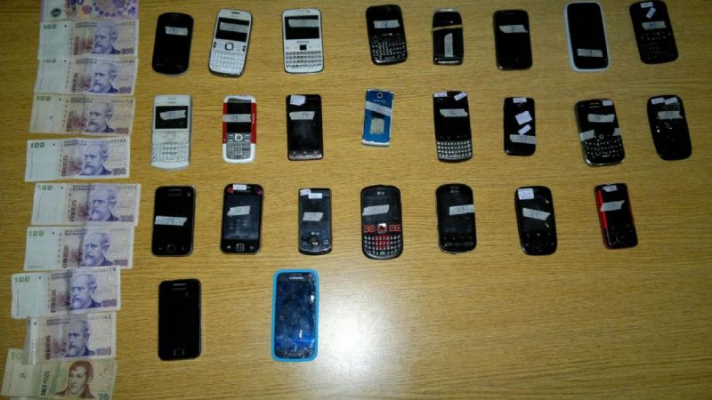 Recuperan celulares robados y arrestan a un sujeto en Santa María