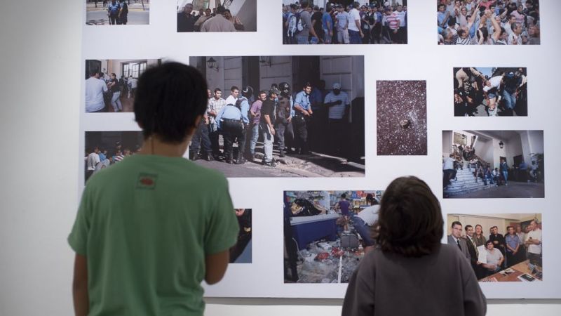 Inauguró la muestra “Hechos”, un registro fotográfico sobre lo que fue noticia en 2013