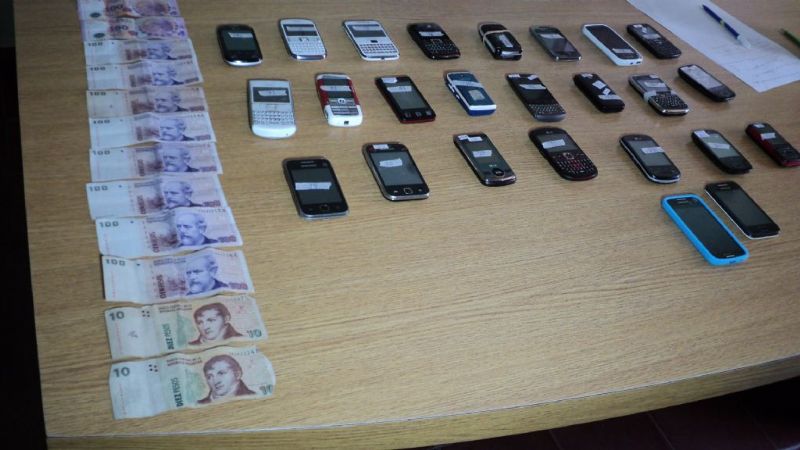 Recuperan teléfonos celulares y dinero en efectivo