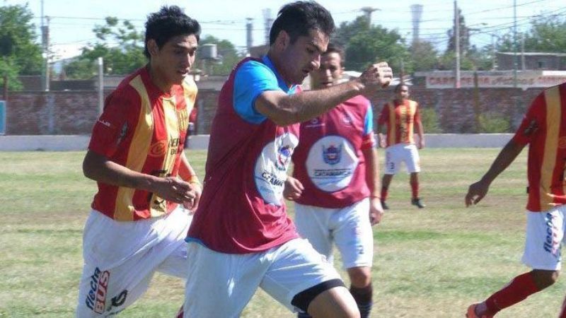 Aconquija  ganó de visitante y sigue como escolta