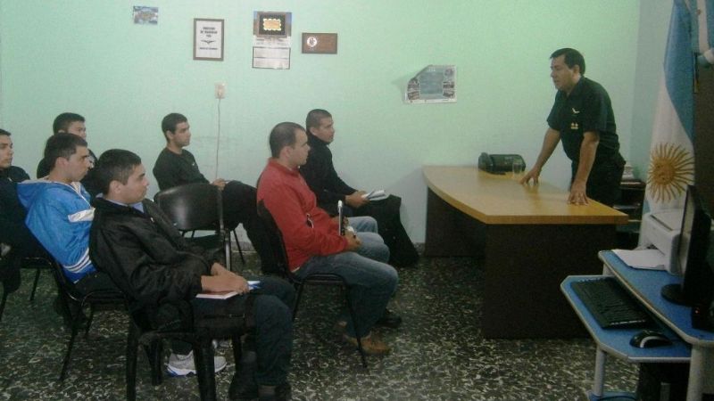 Policías se capacitan en la Dirección de Seguridad Vial