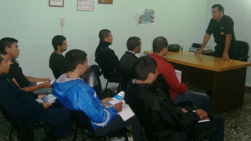 Policías se capacitan en la Dirección de Seguridad Vial