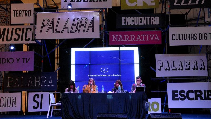 Autores de la región brindaron un panorama de la historia literaria del NOA