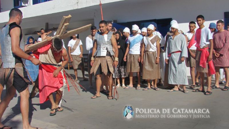 Vía Crucis Viviente protagonizado por cadetes