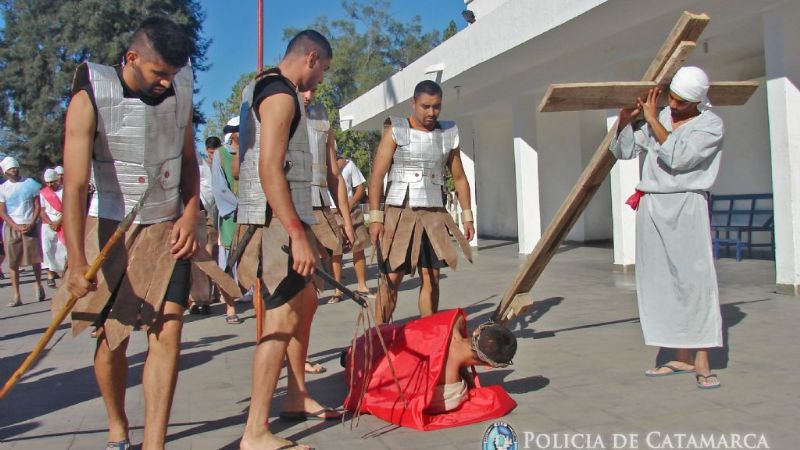 Vía Crucis Viviente protagonizado por cadetes