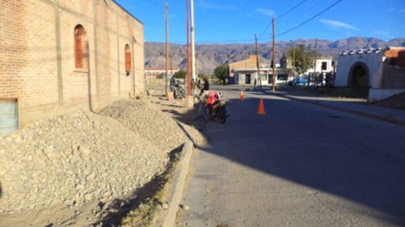 Trabajan en veredas y cordones cuneta en el B° San Agustín de Santa María