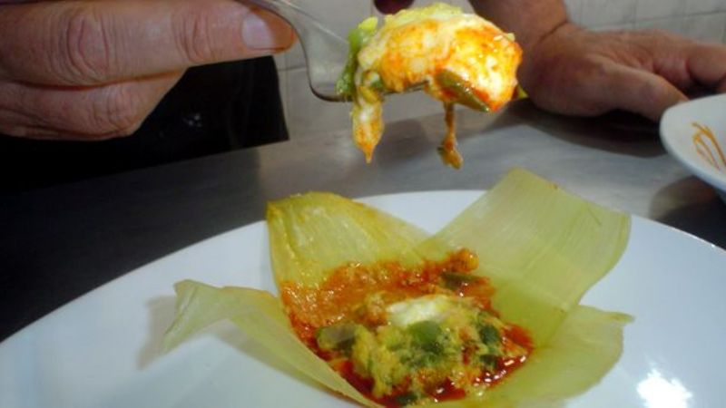 Comidas típicas y espectáculos en bares de la ciudad