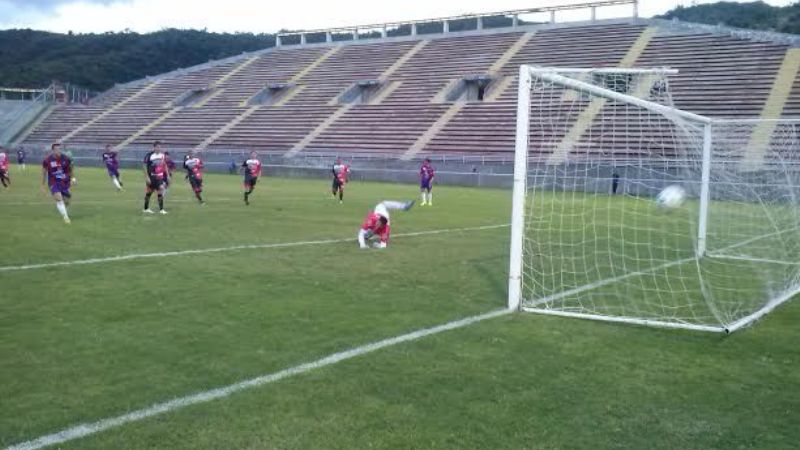 Objetivo cumplido: “Santos”  y “Estancieros” son los líderes