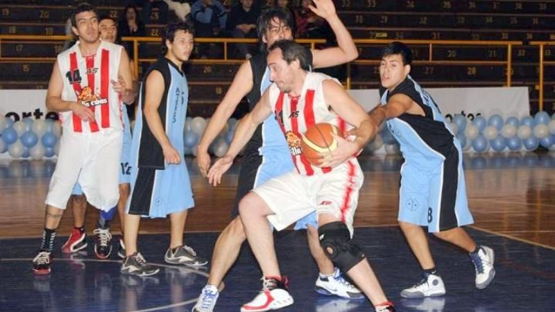 Villa Cubas venció al Ateneo y lidera en el Básquetbol