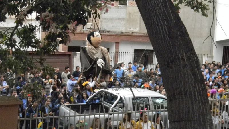 Abrazo simbólico y ofrecieron una oración para los pacientes del Hospital de Niños