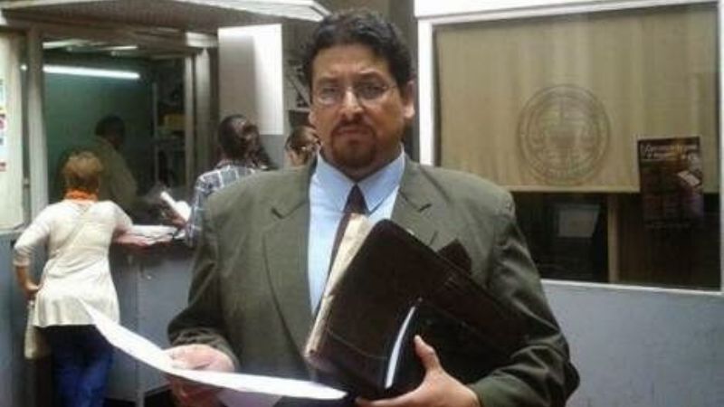 Padres de docente que se suicidó piden juicio político para el juez Cecenarro