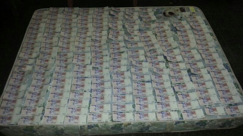 En megaoperativo secuestran 250 motos, $20.000 falsos, droga y pistolas