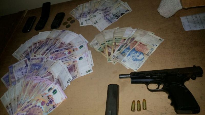 En megaoperativo secuestran 250 motos, $20.000 falsos, droga y pistolas