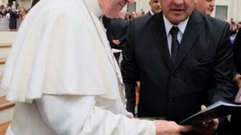 Moreno fue recibido por el Papa Francisco