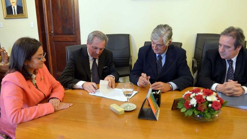 Se firmó contrato para iniciar las cloacas en Valle Viejo y Fray M. Esquiú