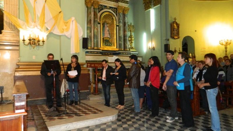 Los medios de comunicación homenajearon a la Virgen