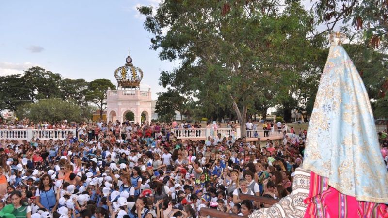 Homenaje de los jardines de infantes a la Virgen en el Predio Ferial