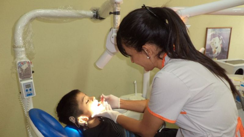 Odontología brindó jornada a instituciones de personas sordas