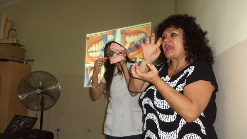Odontología brindó jornada a instituciones de personas sordas