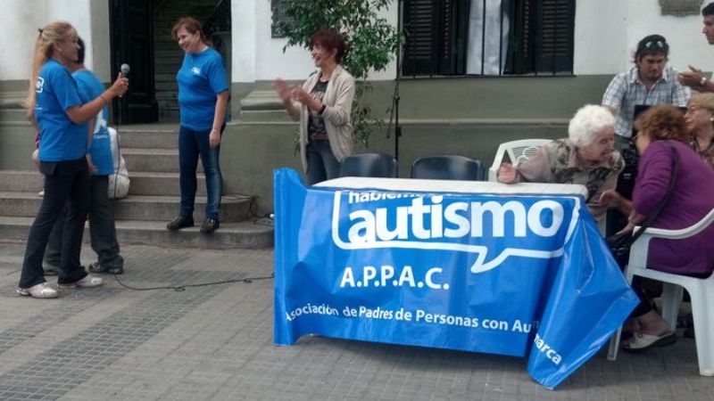 Radio Capital se vistió de azul el 2 de abril