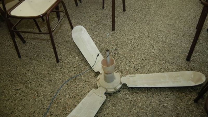 Cayó un ventilador de techo en una escuela