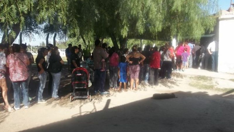 Entrega de vales de materiales gratis en el circuito 5