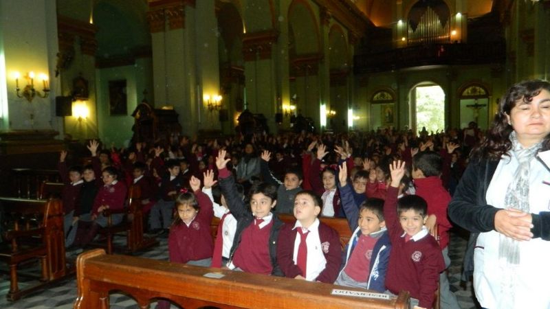 Emotivo tributo de los pequeños del Colegio Fasta a la Madre del Valle