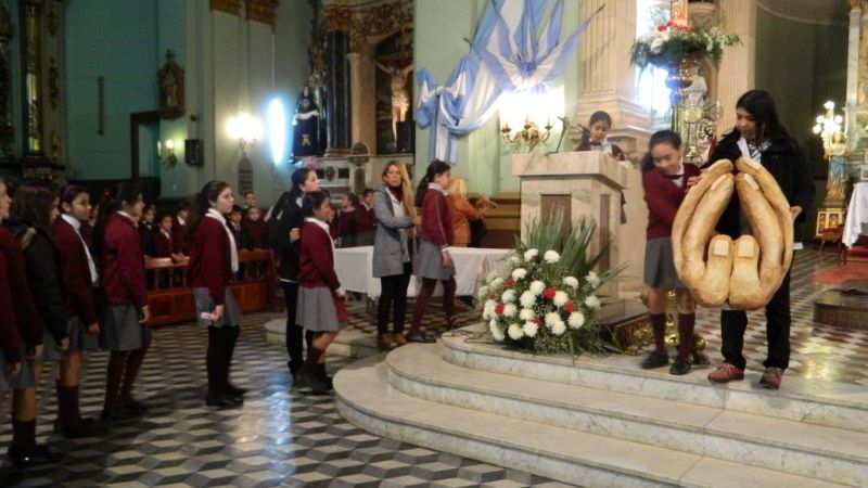 Emotivo tributo de los pequeños del Colegio Fasta a la Madre del Valle