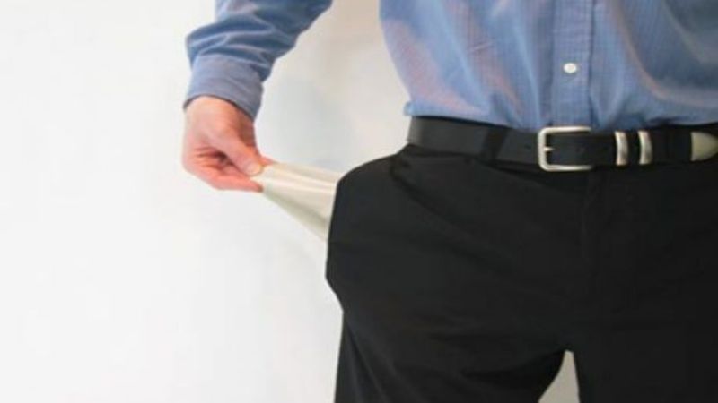 Golpe al bolsillo: aumentan la nafta, los trenes, los pasajes aéreos y los cigarrillos