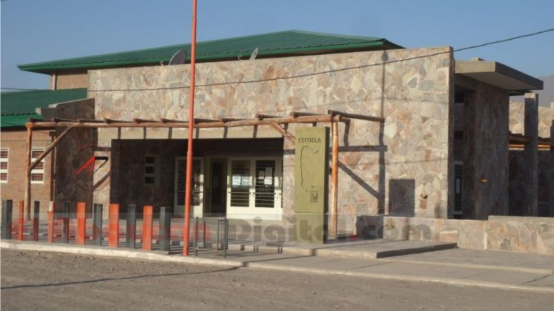 Abusaron de una menor en la escuela