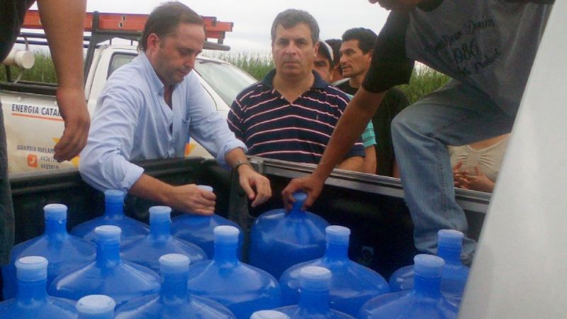 Mera recorrió zonas afectadas y entregó ayuda