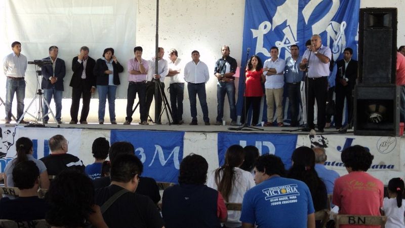 Jóvenes incondicionales con Lucía