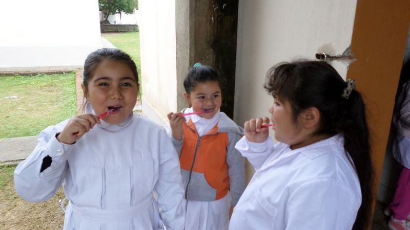 Odontología brindó taller en la escuela de Los Varela
