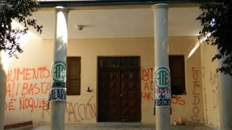 Empleados del CD de Valle Viejo siguen con la protesta