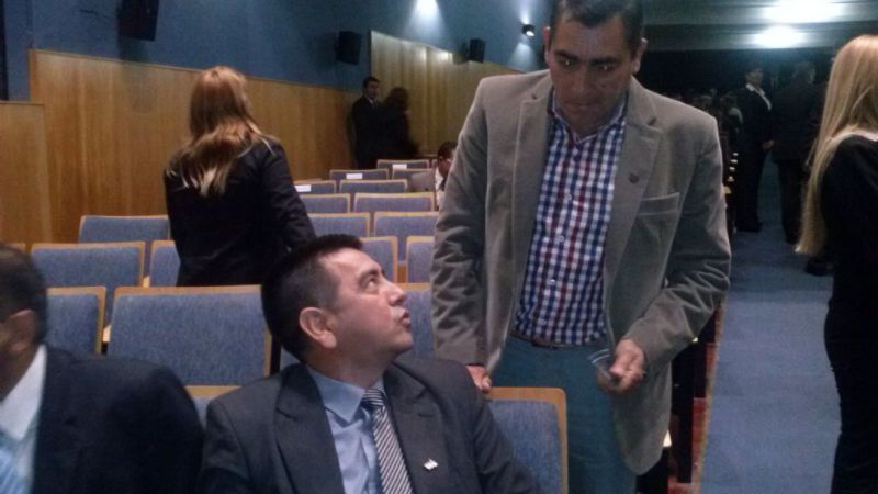 Epidio solitario buscaba el saludo de sus pares